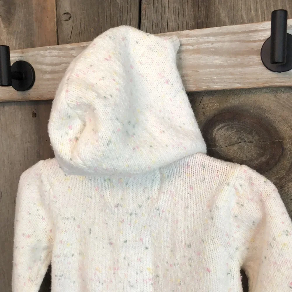 2007 Old Navy Hooded Sweater in Cream Size 18-24 months